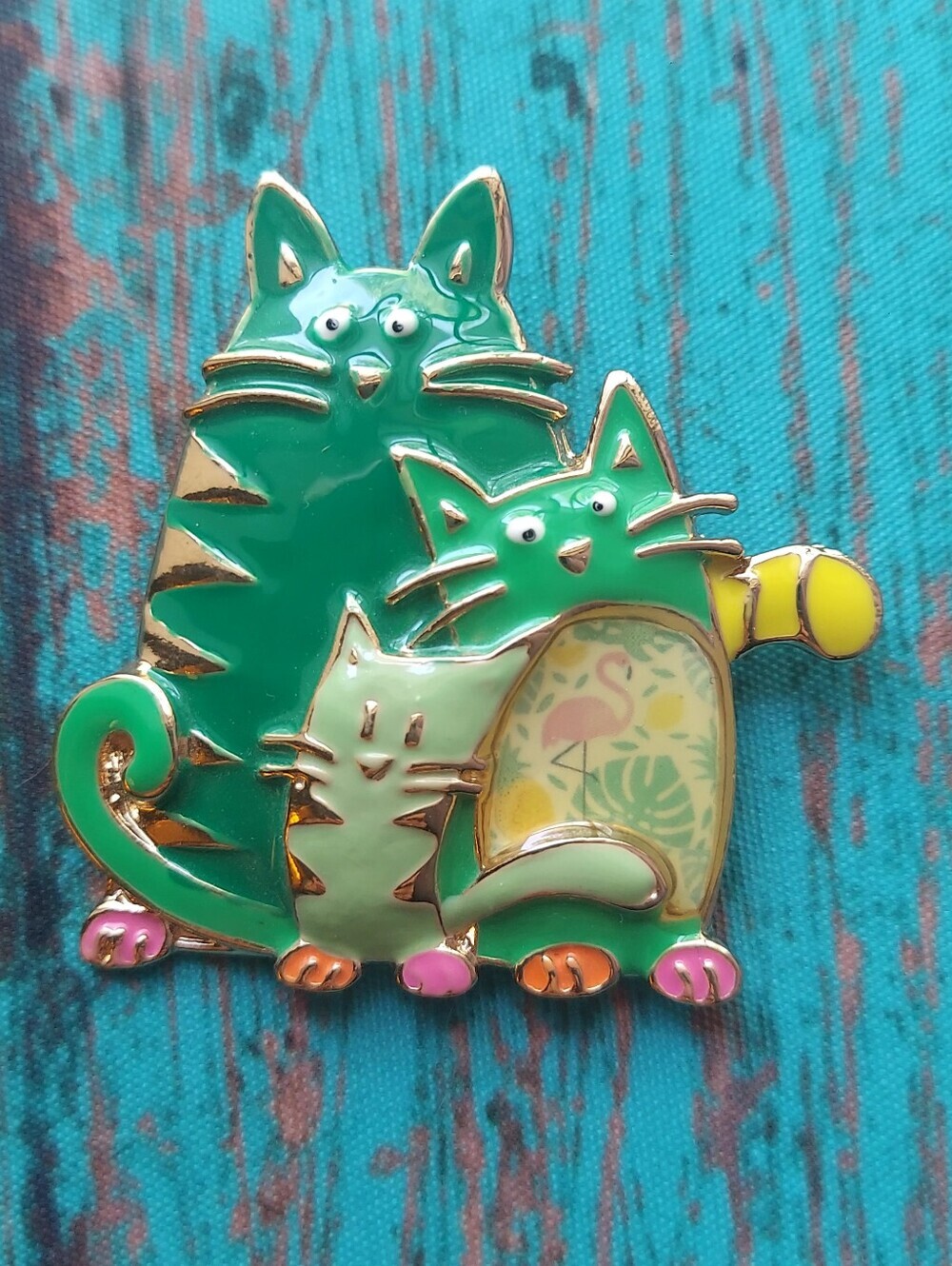 NWT Colorful Cat Family Brooch Green